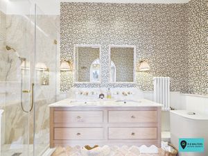 En Suite - click for photo gallery